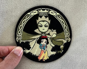 Naszywka Królewna Śnieżka i Zła Królowa | Haftowana naszywka 4 x 4 cale | Klasyczny wzór złoczyńców Disneya