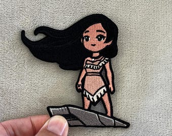 Pocahontas-patch | 3,25 x 3,5 inch geborduurd opstrijkbaar | Geïnspireerd Disney-prinsesontwerp