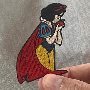 Sneeuwwitje vergiftigde appelpatch | 2,5 x 2,5 inch geborduurd opstrijkbaar | Klassieke Disney-prinses