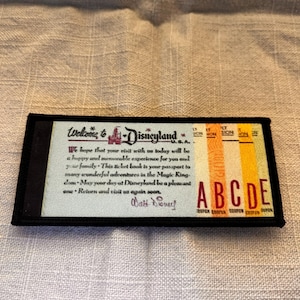 Vintage Disneyland Ticket Aufnäher | Willkommen im Disneyland gestickter Aufnäher | Disney Retro Aufnäher