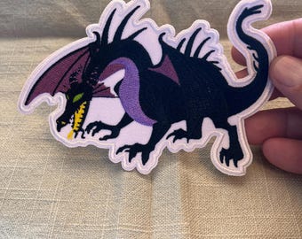 Parche termoadhesivo bordado de Maléfica Dragón