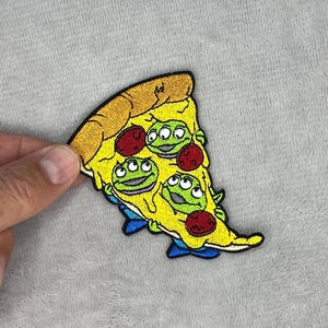 Parche termoadhesivo bordado de pizza de extraterrestres verdes