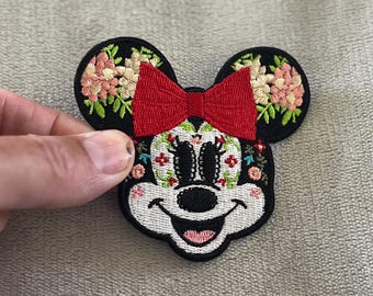 Naszywka Día de los Muertos Minnie | Haftowane naprasowanki 2,75 x 3 cale | Cukrowa Czaszka Disneya