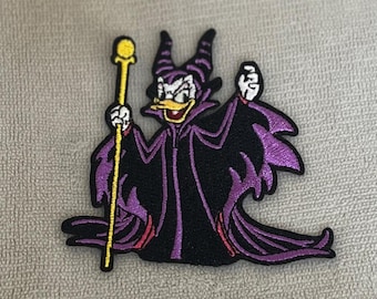 Parche de Daisy Duck como Maléfica / Villanos de Disney / Parche bordado termoadhesivo de 3 x 3 pulgadas