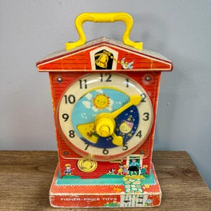 Vintage 1968 Fisher Price Music Box Wind-Up Teaching Clock, Wooden Working (Video)