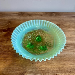 Cuenco con volantes de vidrio opalescente ondulado Jefferson Northwood antiguo/vintage, con volantes y anillos Plato con pie de vidrio opalescente de uranio verde