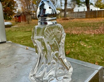Vintage Curved Pepper Shaker, Tulip Flower Etching, Crystal Glass with Original Cap