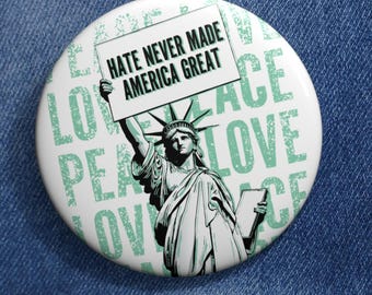 Botones de alfiler "El odio nunca hizo grande a Estados Unidos" / Arte de la Estatua de la Libertad, botón anti-Trump, anti-DOGE, botón pro-democracia, botón liberal pro-igualdad