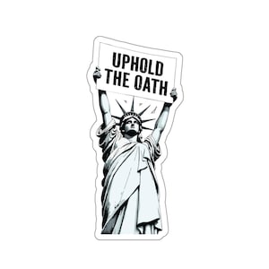 Può includere: Un'illustrazione in bianco e nero della Statua della Libertà che tiene un cartello con la scritta "Uphold the Oath".