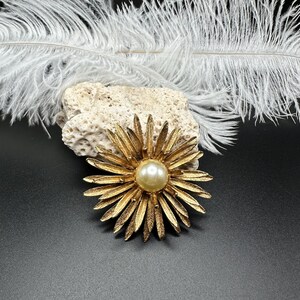 Vintage Gold Tone Flower Brooch – Faux Pearl Center, 2.75”