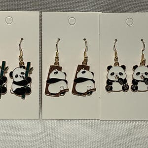 Set di orecchini pendenti in smalto dorato con ciondolo a forma di orso panda adorabile e simpatico cartone animato kawaii - 1 pezzo