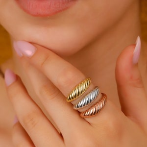 Gold Filled Croissant Ring for Women, Stackable Chunky Gold Ring, Minimalist Twist Signet Ring, Gold Twisted Dome Ring, Croissant Ring Gift