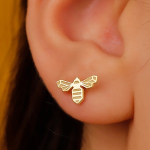 Tiny Bee Shaped Stud Earrings, 10K Bumble Bee Stud Earring, 8K Solid Gold Honey Bee Earrings, Bee Studs Earrings, Gold Cartilage Bee Earring