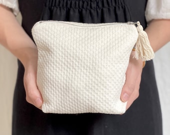 dimpled pouch (organic cotton and bamboo) with tassel