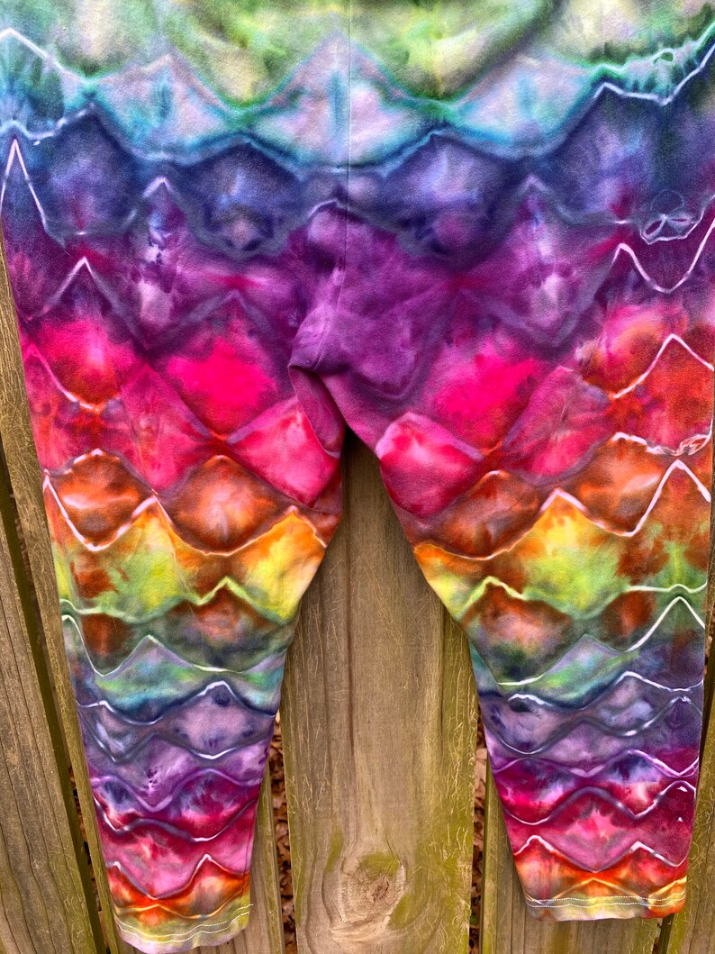 Size Large Women/'s ice dyed crop length leggings
