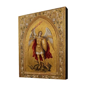 Könnte beinhalten: Ein rechteckiges Wandbild mit einer goldfarbenen Illustration eines Engels in Rüstung, der ein flammendes Schwert und einen Schild hält und über einem Drachen steht. Die zentrale Figur ist von einem verzierten, geprägten Rand mit Blumenmotiven umgeben.