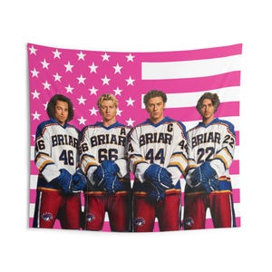 Hockey Boys Briar U-gobelänger, Belmont Cameli rosa flagga, Stephen Kalyns inomhusvägggobelänger, Antonio Cipriano, Jalen Thomas Brooks