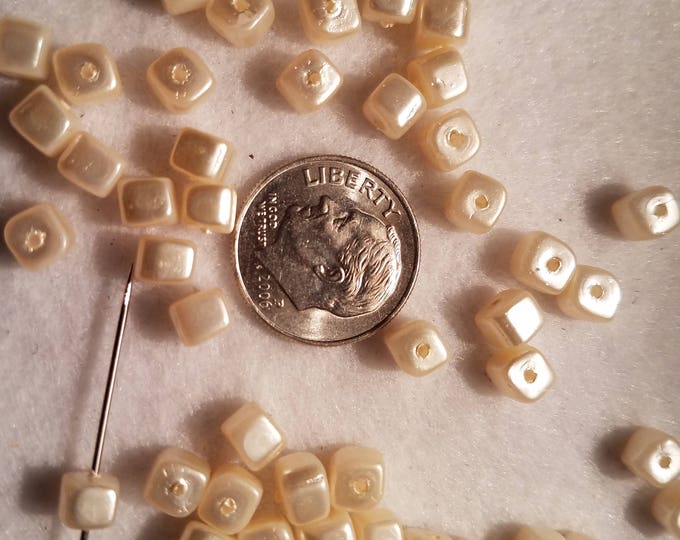 50 5mm Ivory White Cat's Eye Cube Glass Beads