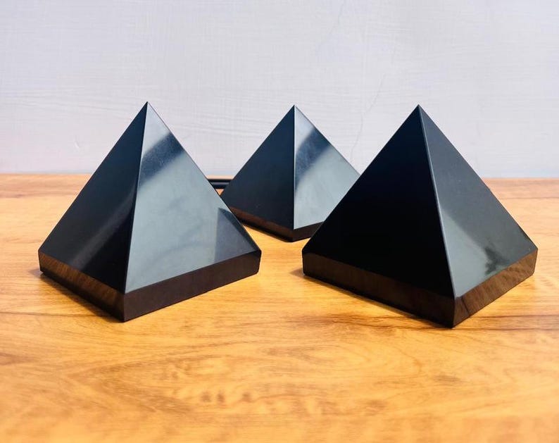 Large Black Tourmaline Pyramid Hand Carved Crystal Home Office Decorative Crystal Pyramid Purification Crystal Gemstone Agate Pyramid 65-75MM
