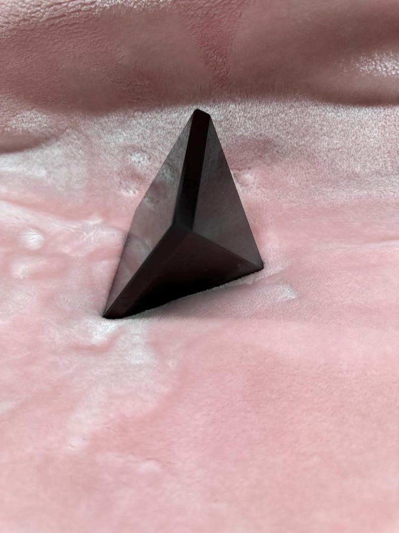 Large Black Tourmaline Pyramid Hand Carved Crystal Home Office Decorative Crystal Pyramid Purification Crystal Gemstone Agate Pyramid 65-75MM