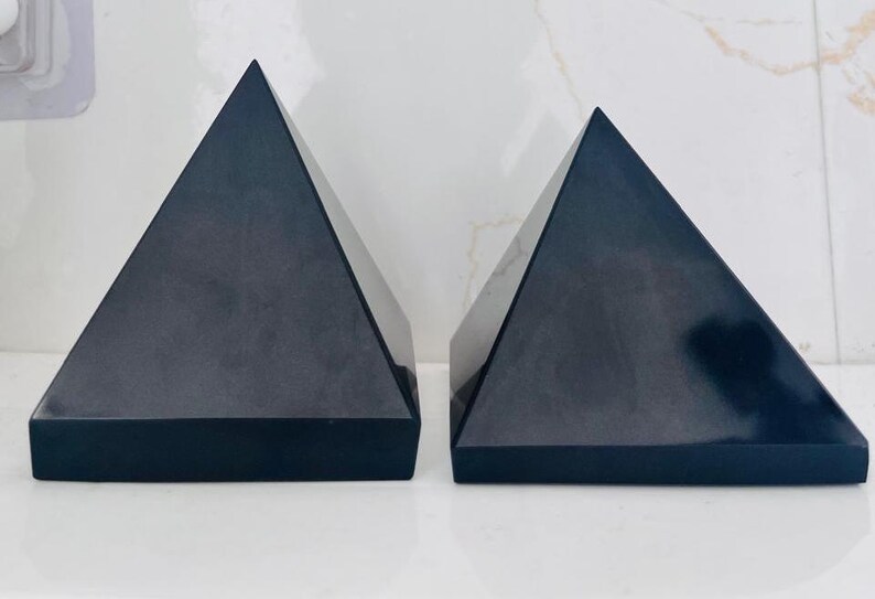 Large Black Tourmaline Pyramid Hand Carved Crystal Home Office Decorative Crystal Pyramid Purification Crystal Gemstone Agate Pyramid 65-75MM