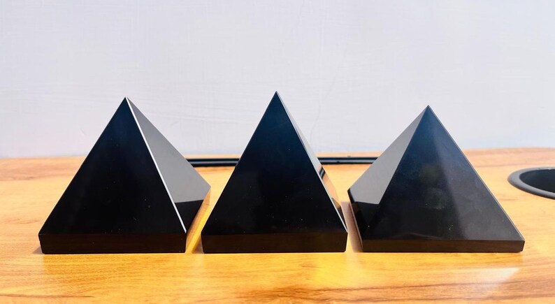 Large Black Tourmaline Pyramid Hand Carved Crystal Home Office Decorative Crystal Pyramid Purification Crystal Gemstone Agate Pyramid 65-75MM