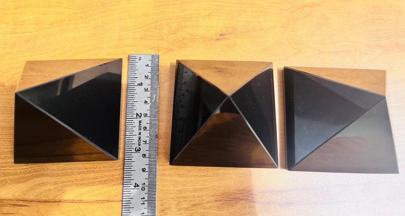 Large Black Tourmaline Pyramid Hand Carved Crystal Home Office Decorative Crystal Pyramid Purification Crystal Gemstone Agate Pyramid 65-75MM