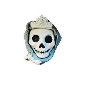 Skeleton Skull with Crown Ghoul Sculpture Death Mask Day of the Dead