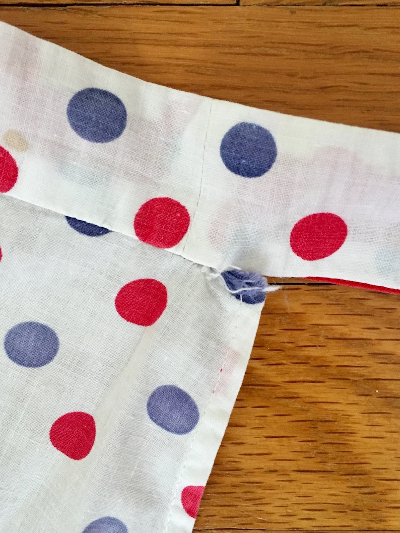White and Blue-Gray Apron 1950s Red 1950s Half Apron with Pocket Vintage Polka Dots and Pinwheels Apron with Dots in Red and Blue-Gray