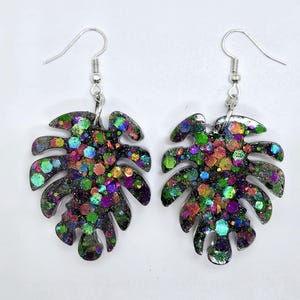 Dazzling Monstera Leaf Earring - Resin - Handcrafted