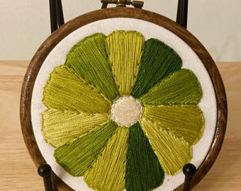 Green gradient daisy series 4" flower embroidery