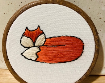 Fox foxes vulpine woodland creatures critters animals mammals hanging embroidery 4”