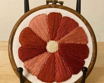 Red gradient daisy series 4" flower embroidery