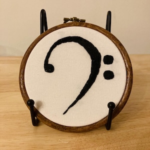 Bass clef music note hanging embroidery 4”