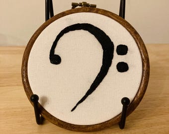Bass clef music note hanging embroidery 4”