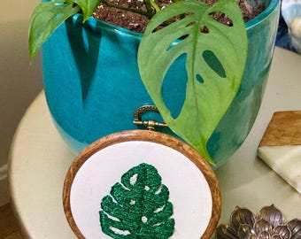 Monstera leaf shiny art hanging embroidery