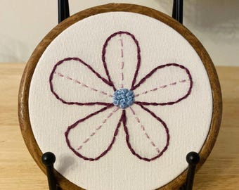 Purple and blue daisy 4" flower embroidery