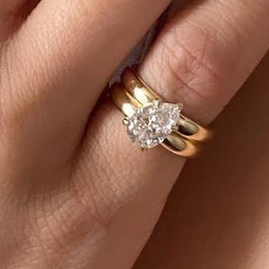 1 CT Pear Shape Lab Grown Diamond Engagement Ring Double Band For Bridal 18k Yellow Gold Ring Two Ring Set For Women Bae Ring Proposal Ring