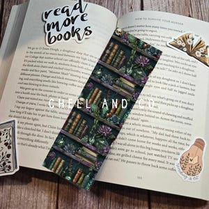 Gothic Bookshelf Bookmark - Dark Aesthetic Bookmark - Skulls, Books, and Potions - Perfect for Dark Fantasy Lovers