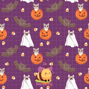 Op de afbeelding: Herhalend Halloween-patroon met cartoonkatten in pompoenen, vleermuizen, spookhonden en snoepmaïs op een paarse rasterachtergrond. Een bijenpersonage met de tekst "De Bezige Bij" is ook inbegrepen.