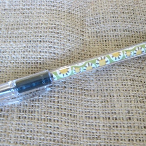Decorative pen coordinates with Throne of Grace Legacy Prayer Journals image 5