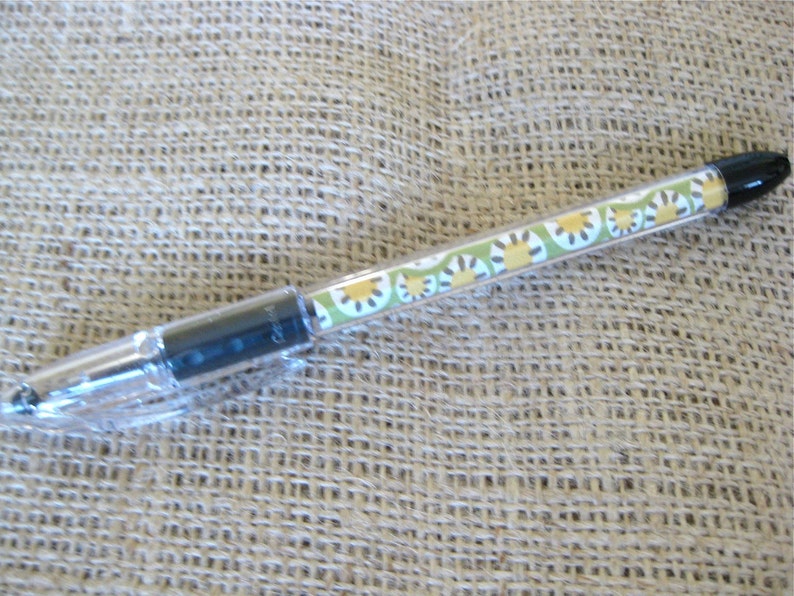 Decorative pen coordinates with Throne of Grace Legacy Prayer Journals image 5