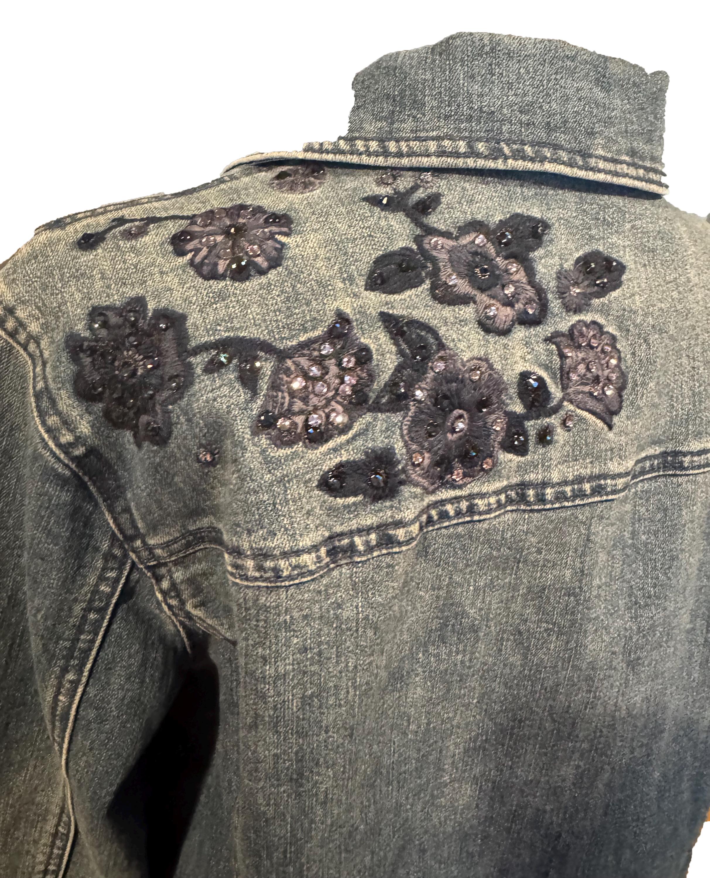 花柄刺繍ラインストーンデニムジャケット – 手作業で装飾、アップ 