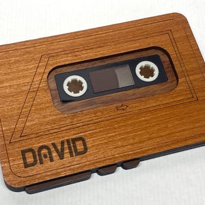 Personalisierte Retro Walkman mit Kassette handgemachte hölzerne Grußkarte, Vintage Musik-Player, schrulliges Geschenk, Retro Audio-Kassetten-Player