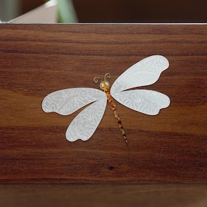 Tarjeta de felicitación con diseño de libélula, hecha a mano con efecto de vidriera, tarjeta para amantes de la naturaleza, interior en blanco, hecha a mano en el Reino Unido