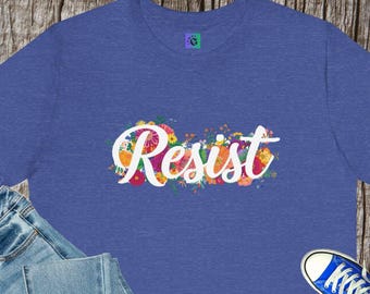 Resist Script Floral Protest-T-shirt | Statement politiek shirt