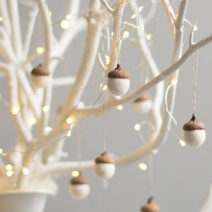 White Christmas ornaments set, Felted acorn decorations with real acorn caps, Winter home decor, Christmas stocking stuffer gift idea