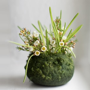 Ciotola in feltro, arredamento per la casa Hygge, organizer da scrivania in lana verde muschio ispirato alla natura primaverile, cestino centrotavola pasquale, contenitore morbido organico