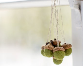 Felted acorn ornaments in mossy green, Custom set of woodland weddings party favors, Autumn season decorations, Fall and Thanksgiving decor