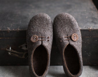 Women slippers with soles, Gray brown home shoes, Cozy felt slippers, Natural organic wool warm bedroom slippers, Minimalist gift for her